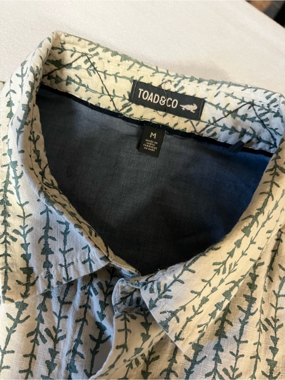 Toad&Co Shirt Men’s M Organic Cotton Camp Button Up Cream Green Print - Picture 3 of 8